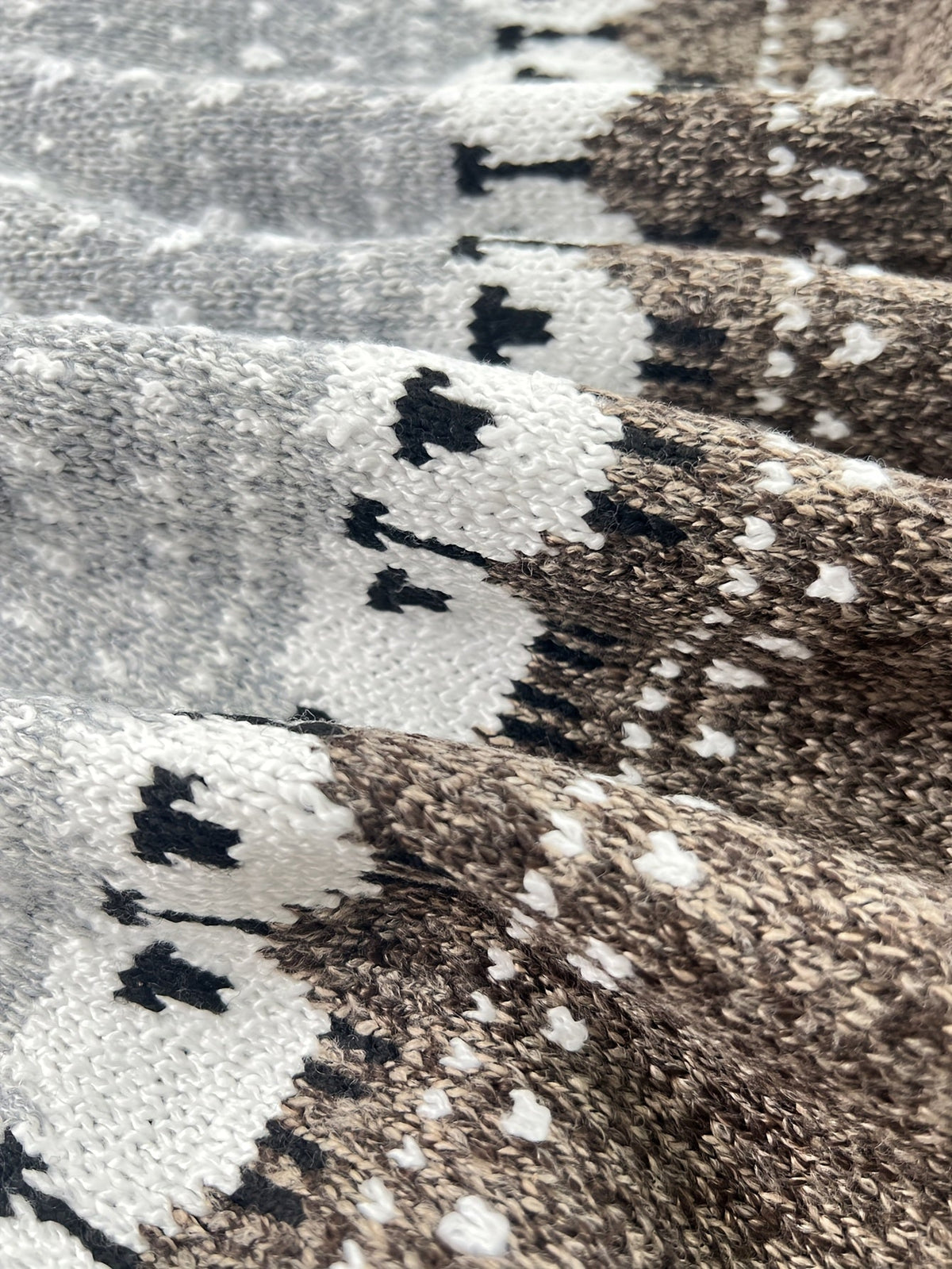 Lucienne - Elegant Winter Sweater with Sheep Jacquard Pattern